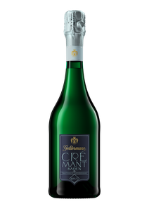 Eine elegante Flasche Crémant aus Baden mit einem grünen Glas und einem kunstvoll gestalteten Korkenverschluss.