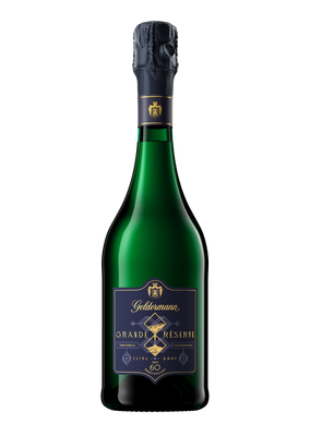 Eine elegante Flasche Geldermann Grande Réserve mit einem tiefgrünen Glas und einem kunstvollen Korkenverschluss.