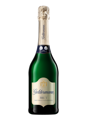 Eine elegante Flasche Geldermann Brut Sekt mit goldener Kapsel und stilvollem Etikett vor schwarzem Hintergrund.