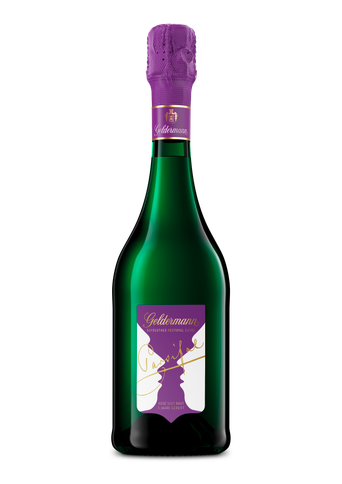 Eine elegante Flasche Geldermann Sekt mit lila Kapsel und kunstvollem Etikett, die festliche Stimmung verspricht.