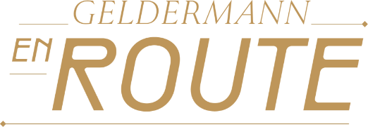 Ein stilvolles Logo mit dem Text 'GELDERMANN en ROUTE', das eine Reise oder ein Abenteuer symbolisiert, umgeben von einem schlichten Design.
