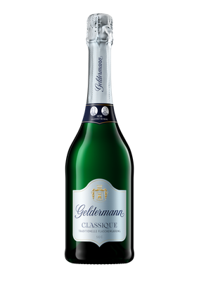 Die Flasche Geldermann Classique zeigt eine traditionelle Flaschenform, verziert mit einem silbernen Etikett und goldenen Akzenten.