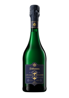Eine elegante Flasche Geldermann Grande Réserve mit einem tiefgrünen Glas und einem kunstvollen Korkenverschluss.